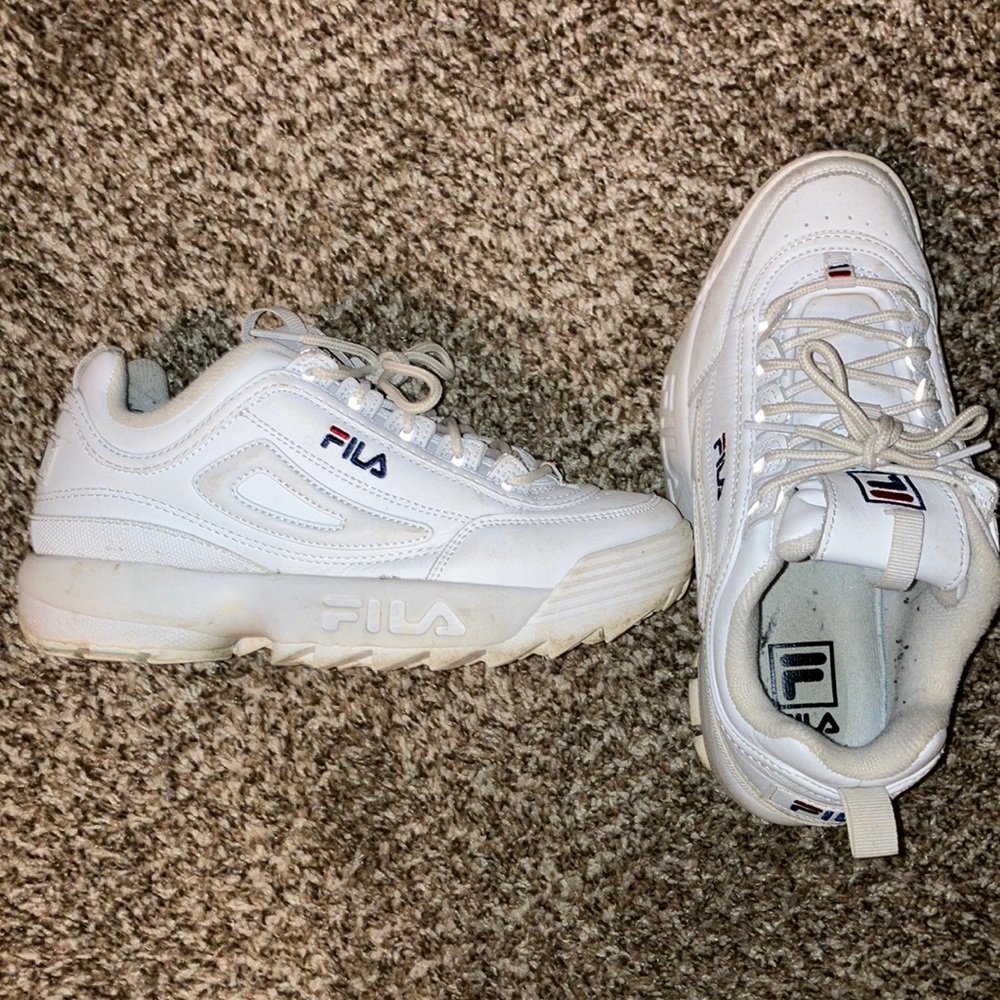 fila white disruptor dad shoe